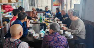 山西大同青年志愿者 重阳敬老传美德 爱